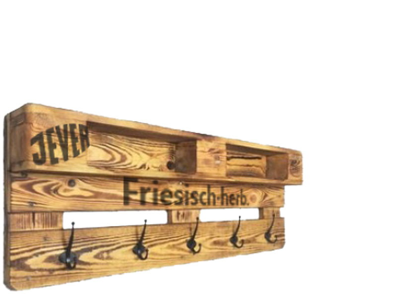 Paletten-Garderobe – Brauereimöbel & Gastromöbel mit Markeninszenierung