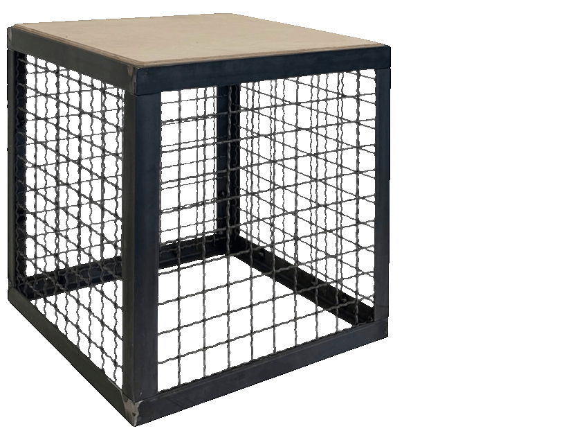 Metall-Lounge Beistelltisch mit Gitter und MDF-Platte zum Mieten – Würfel-Tisch im Industrial-Look ohne Kissen