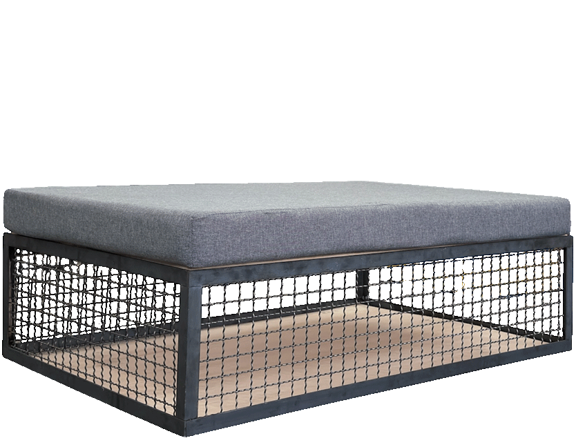 Metall Loungeinsel mit Gitter und grauem Kissen zum Mieten – Hocker und Liegefläche aus Stahl für Lounge-Bereiche